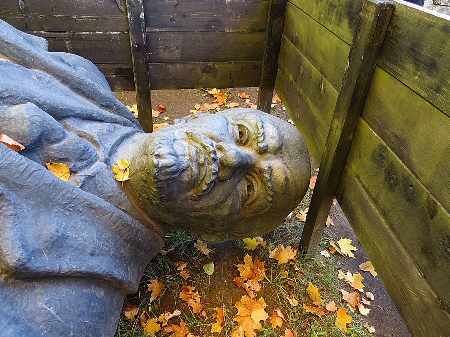 Lenin statue