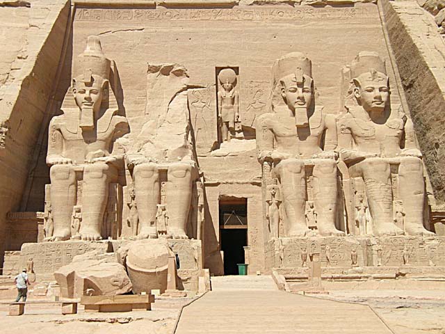 Ramses II statues