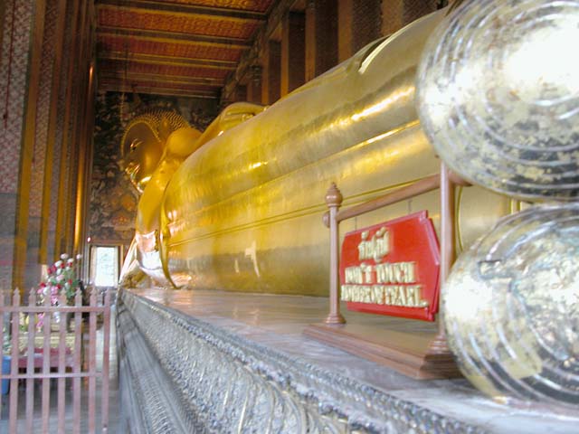 Reclining Buddha & feet